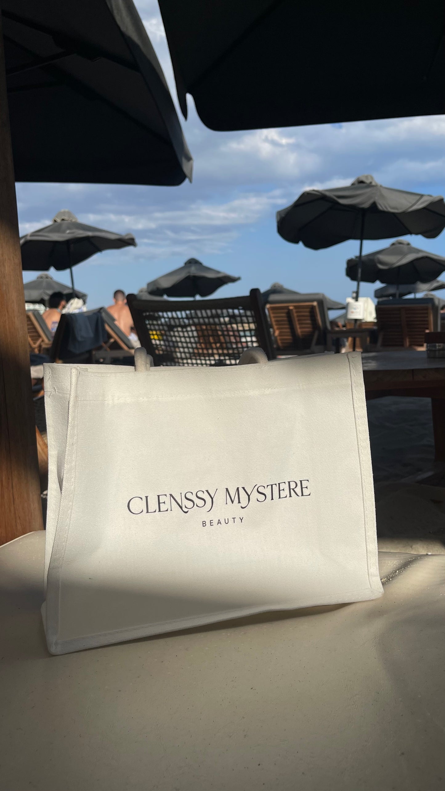 THE AÏA TOTE BAG